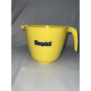 Vintage Bisquick Yellow Plastic Mixing Batter Bowl w Pour Spout & Handle
